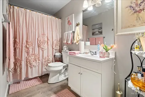 20A Kingery Quarter Willowbrook IL 60527
