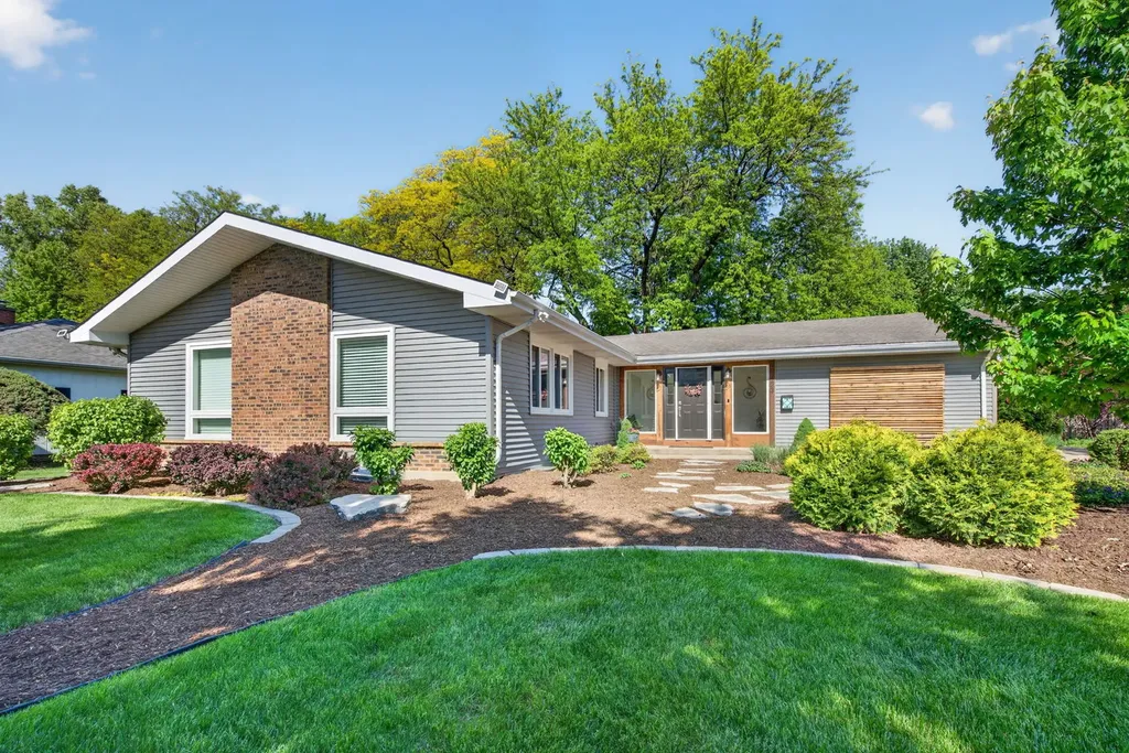 223 Willow Lane Geneva IL 60134