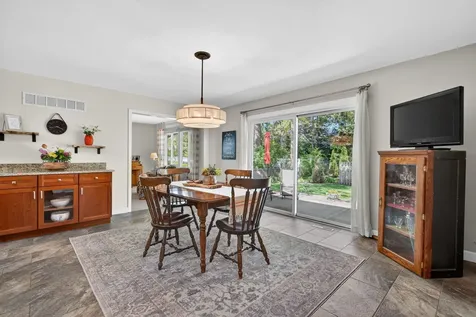 223 Willow Lane Geneva IL 60134