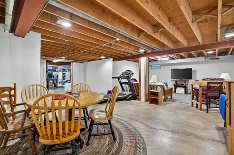 223 Willow Lane Geneva IL 60134