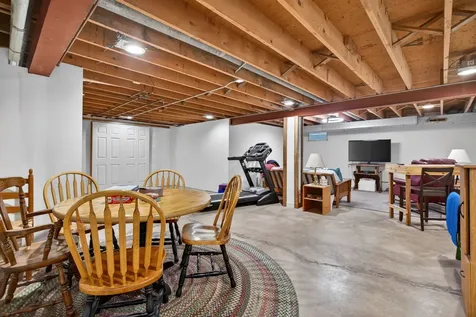 223 Willow Lane Geneva IL 60134