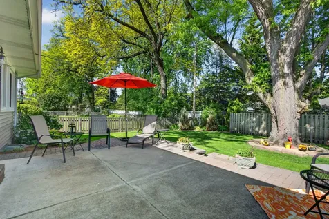 223 Willow Lane Geneva IL 60134