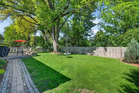 223 Willow Lane Geneva IL 60134