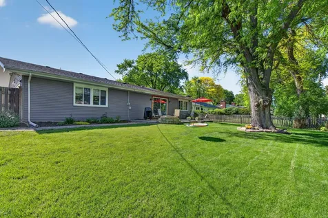 223 Willow Lane Geneva IL 60134