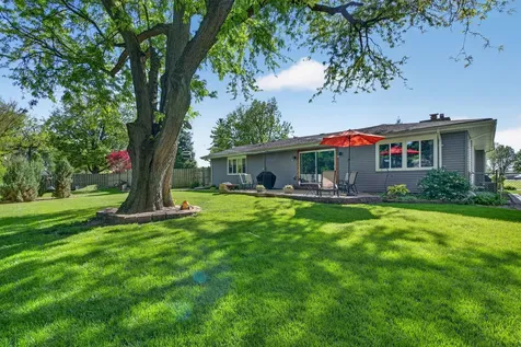 223 Willow Lane Geneva IL 60134
