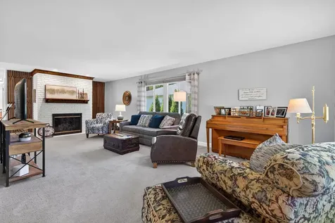 223 Willow Lane Geneva IL 60134
