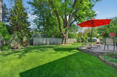 223 Willow Lane Geneva IL 60134
