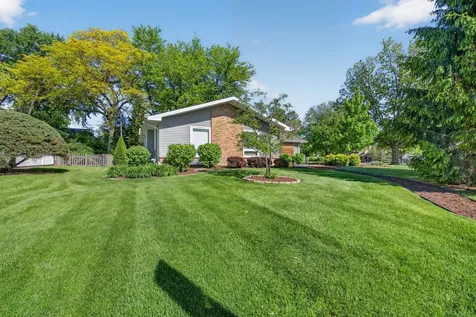 223 Willow Lane Geneva IL 60134
