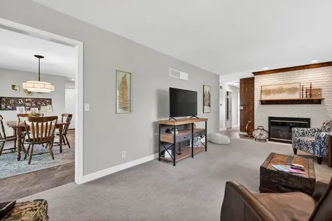 223 Willow Lane Geneva IL 60134