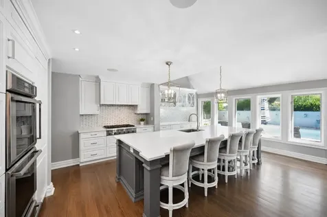 2 Hickory Lane Northbrook IL 60062