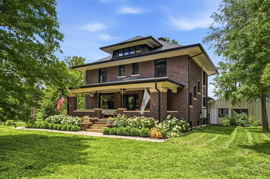 901 South Dunlap Avenue Savoy IL 61874