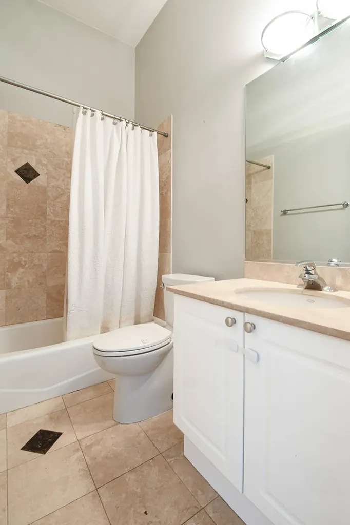 930 West Cuyler Avenue Chicago IL 60613