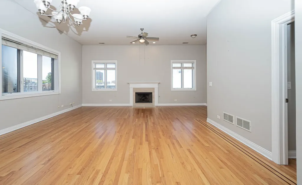 930 West Cuyler Avenue Chicago IL 60613