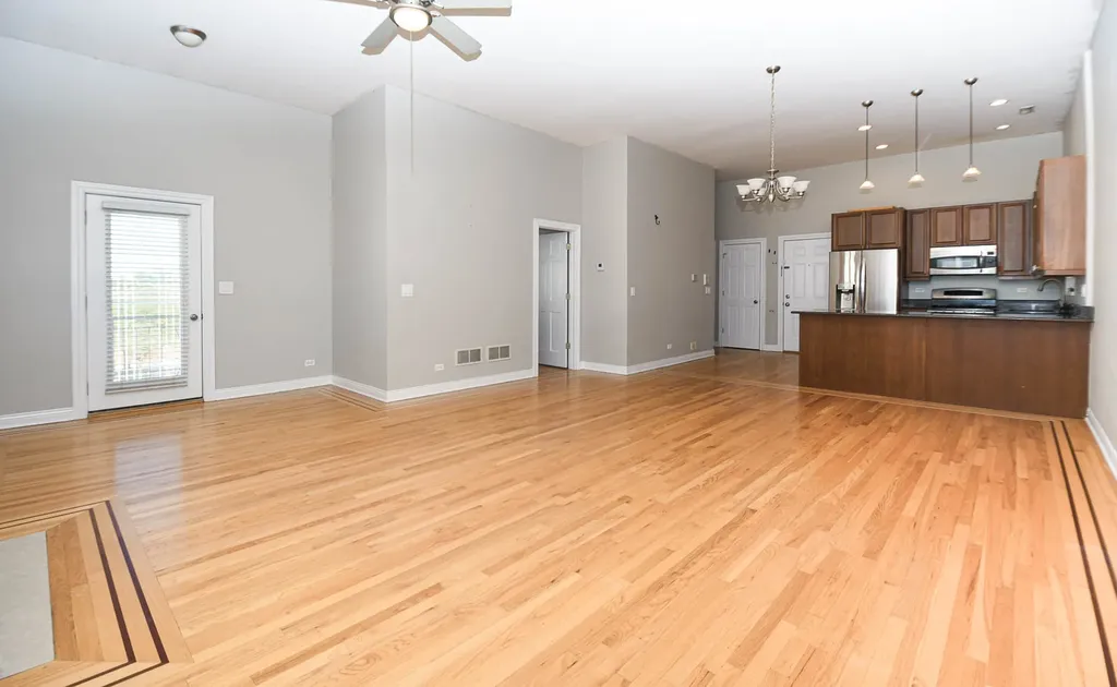 930 West Cuyler Avenue Chicago IL 60613