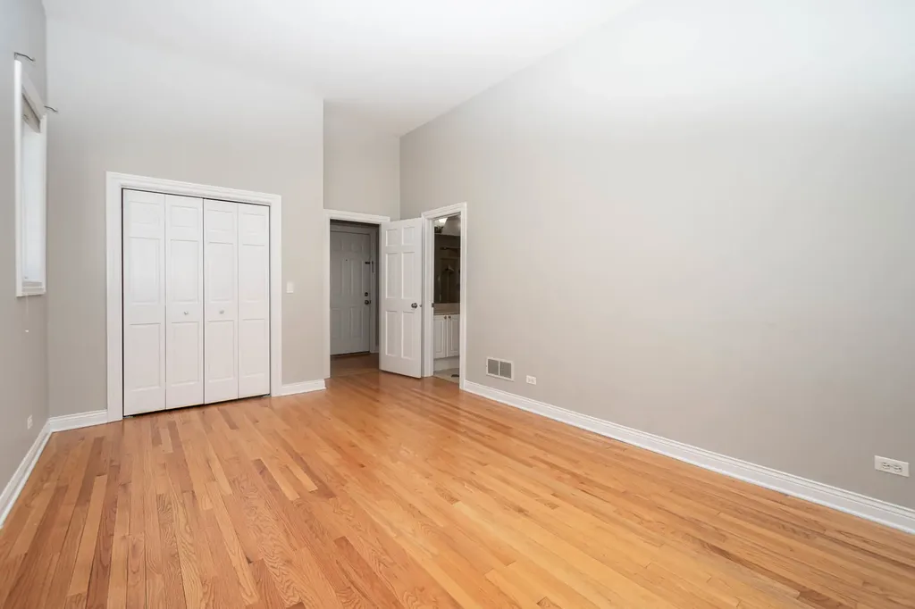 930 West Cuyler Avenue Chicago IL 60613