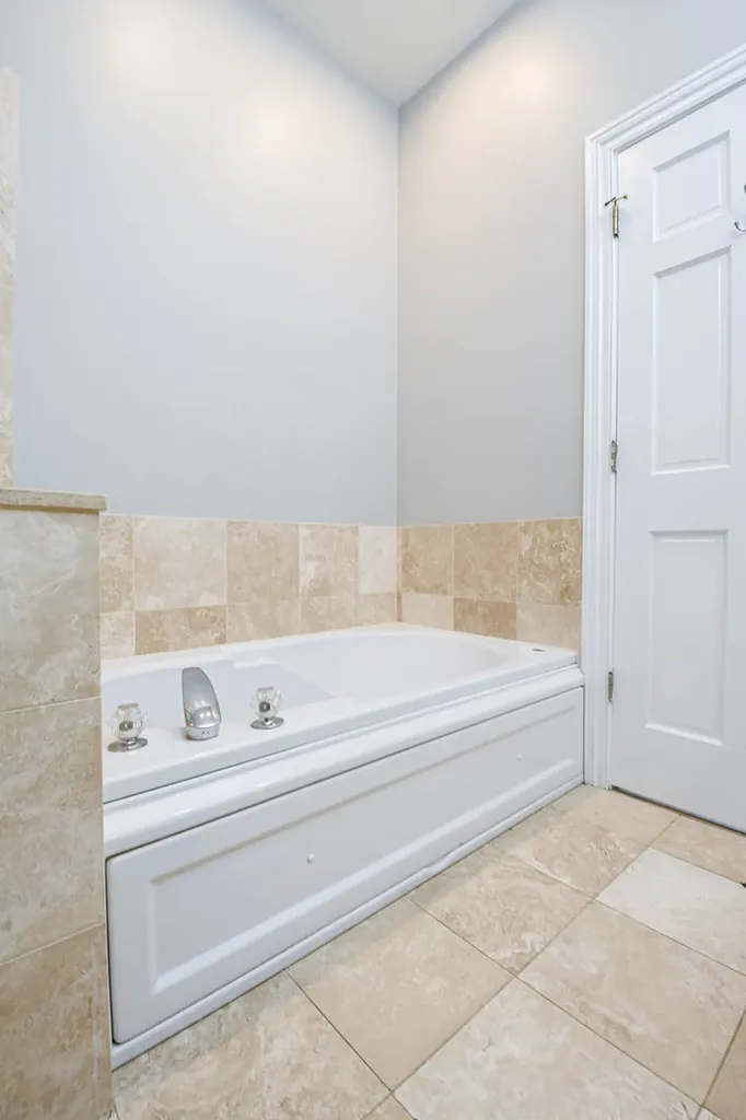 930 West Cuyler Avenue Chicago IL 60613