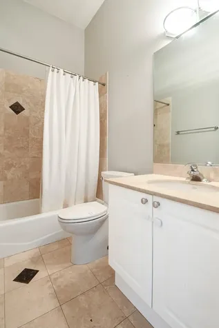 930 West Cuyler Avenue Chicago IL 60613