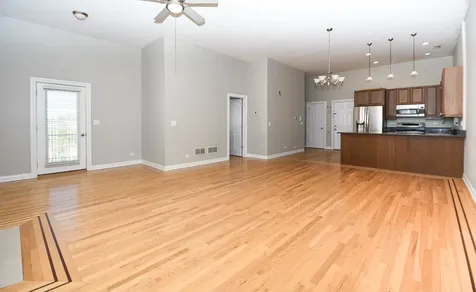 930 West Cuyler Avenue Chicago IL 60613