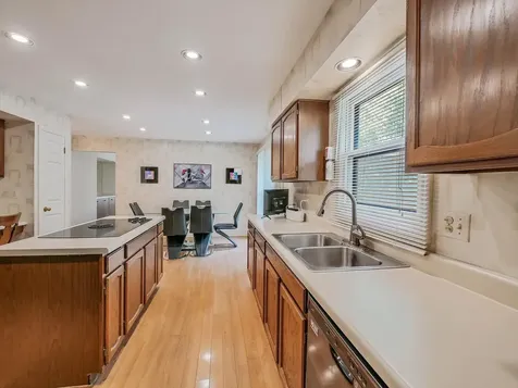 312 West Brampton Lane Arlington Heights IL 60004