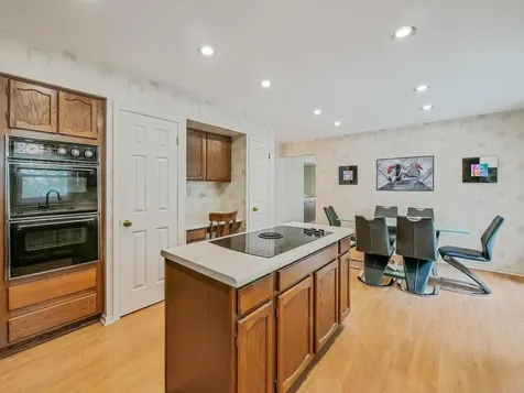 312 West Brampton Lane Arlington Heights IL 60004