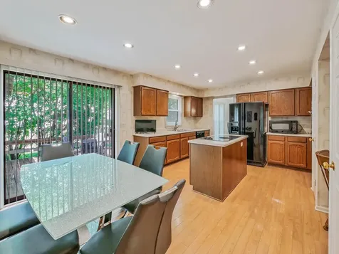 312 West Brampton Lane Arlington Heights IL 60004
