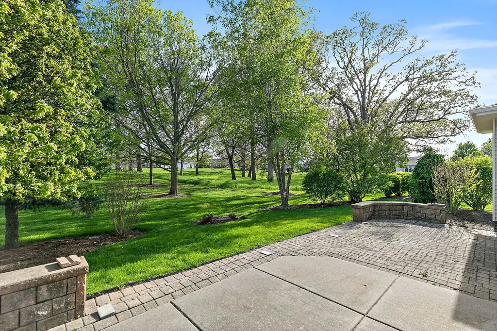 13761 Chestnut Lane Huntley IL 60142