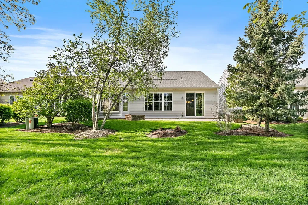 13761 Chestnut Lane Huntley IL 60142