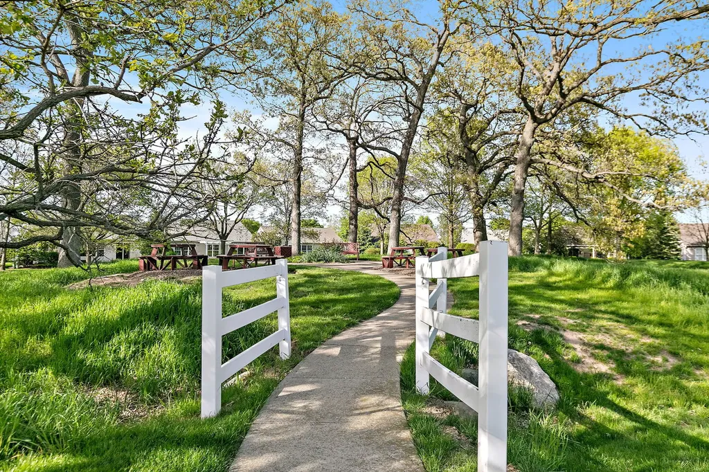 13761 Chestnut Lane Huntley IL 60142