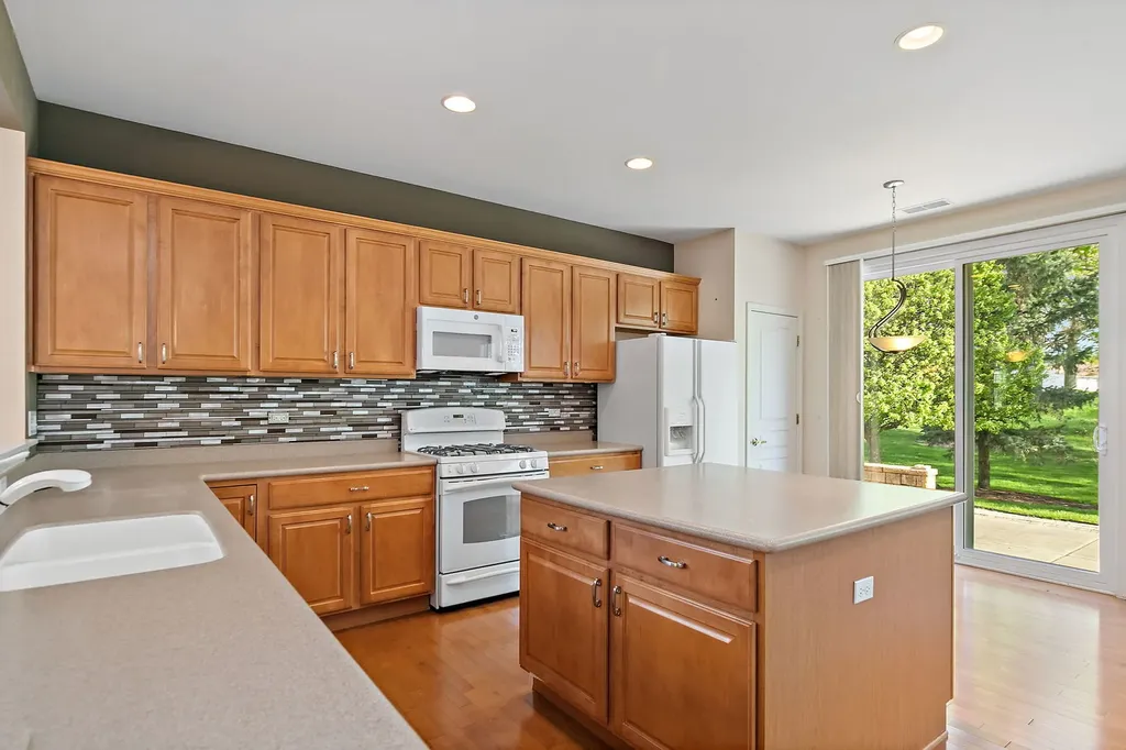 13761 Chestnut Lane Huntley IL 60142