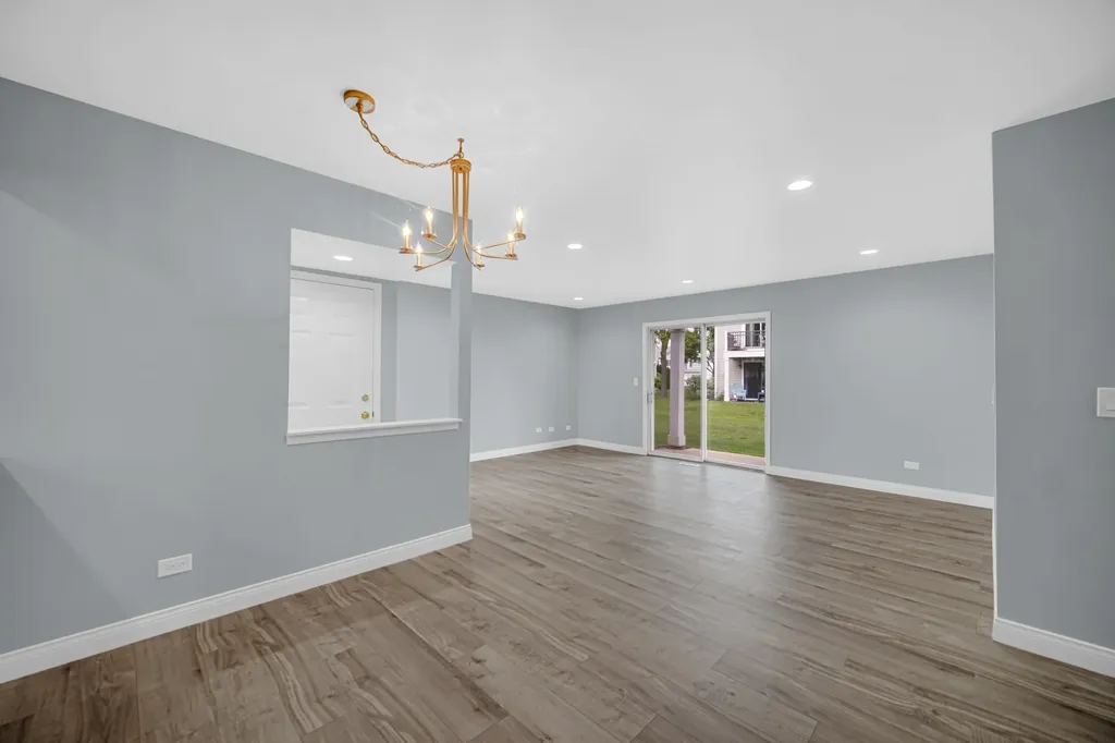 2136 Southwind Circle Schaumburg IL 60194