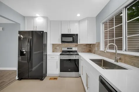2136 Southwind Circle Schaumburg IL 60194