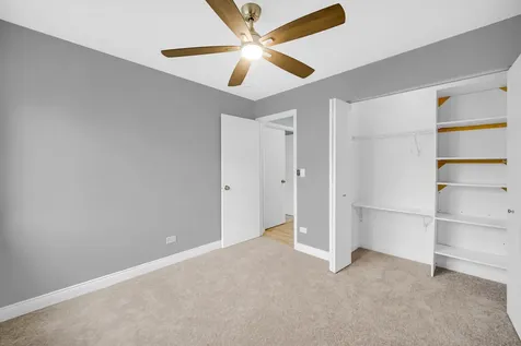 2136 Southwind Circle Schaumburg IL 60194