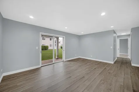 2136 Southwind Circle Schaumburg IL 60194