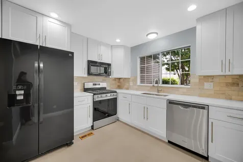 2136 Southwind Circle Schaumburg IL 60194