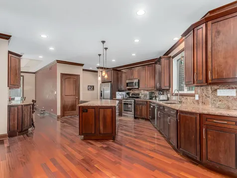 5605 South Kensington Avenue Countryside IL 60525