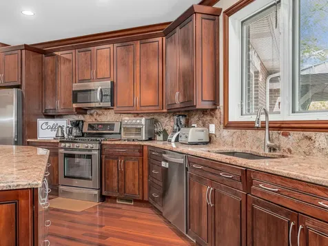5605 South Kensington Avenue Countryside IL 60525