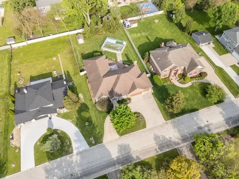 5605 South Kensington Avenue Countryside IL 60525