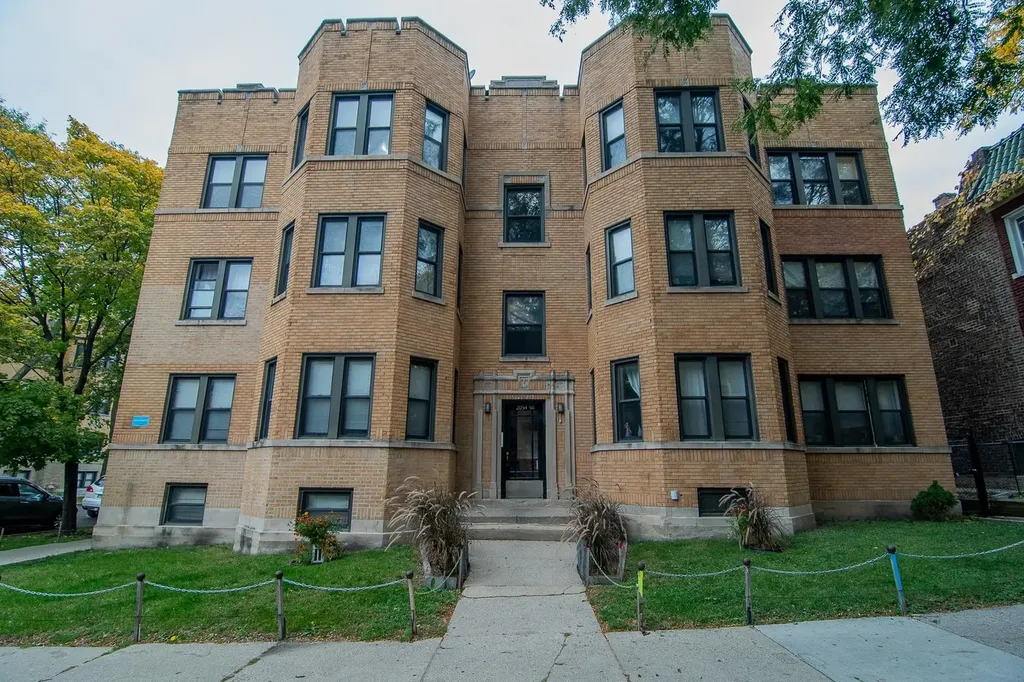 2056 West Arthur Avenue Chicago IL 60645