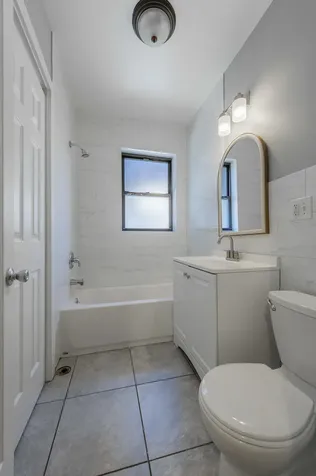 2056 West Arthur Avenue Chicago IL 60645