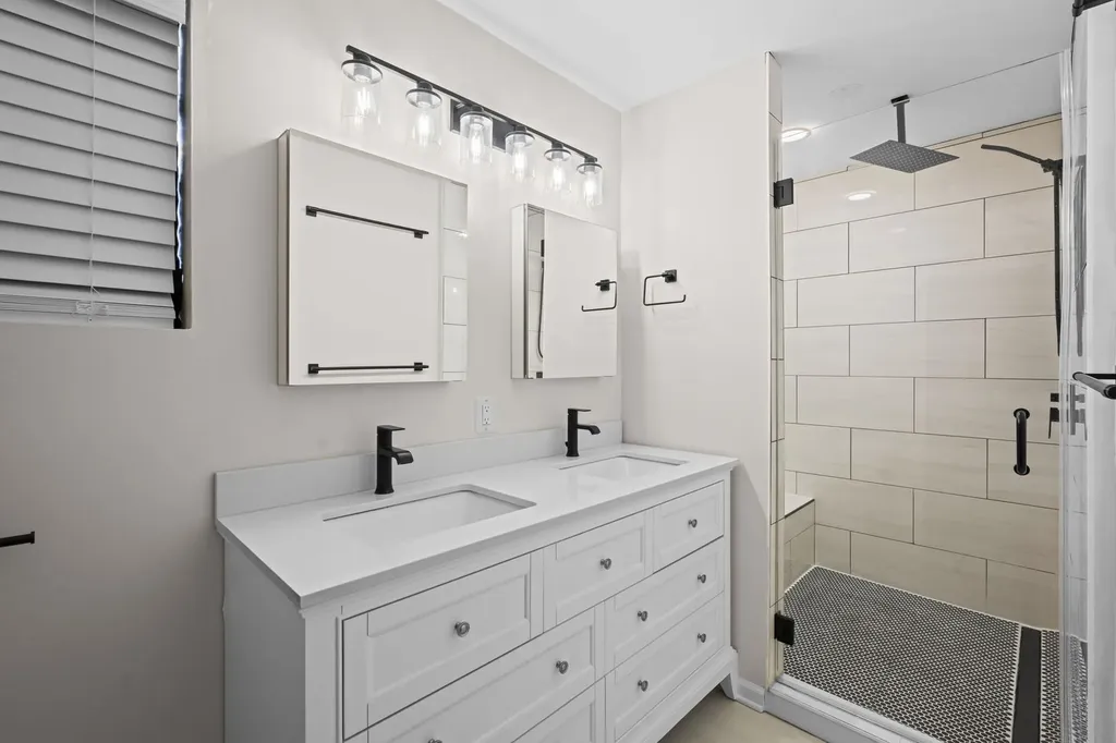 2710 West Haddon Avenue Chicago IL 60622