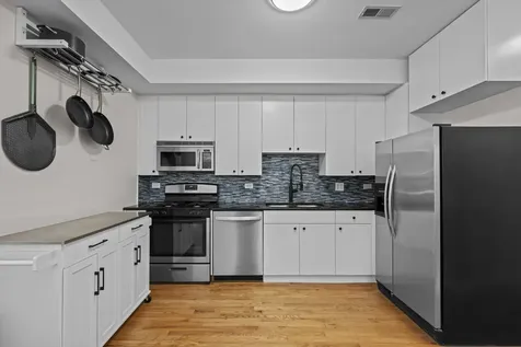 2710 West Haddon Avenue Chicago IL 60622