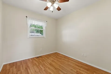 409 25TH Avenue East Moline IL 61244