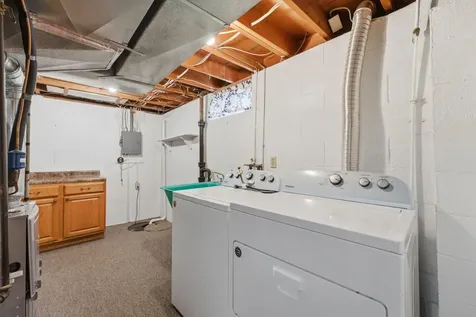 409 25TH Avenue East Moline IL 61244
