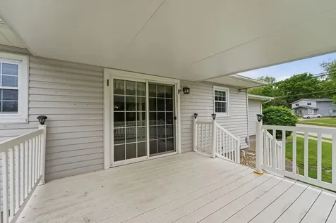 409 25TH Avenue East Moline IL 61244