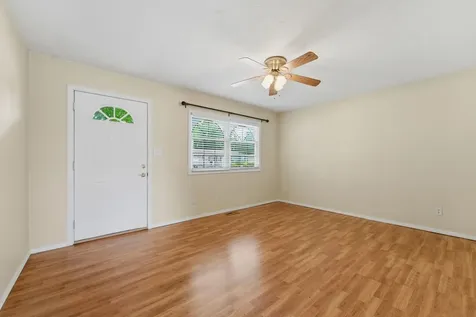 409 25TH Avenue East Moline IL 61244