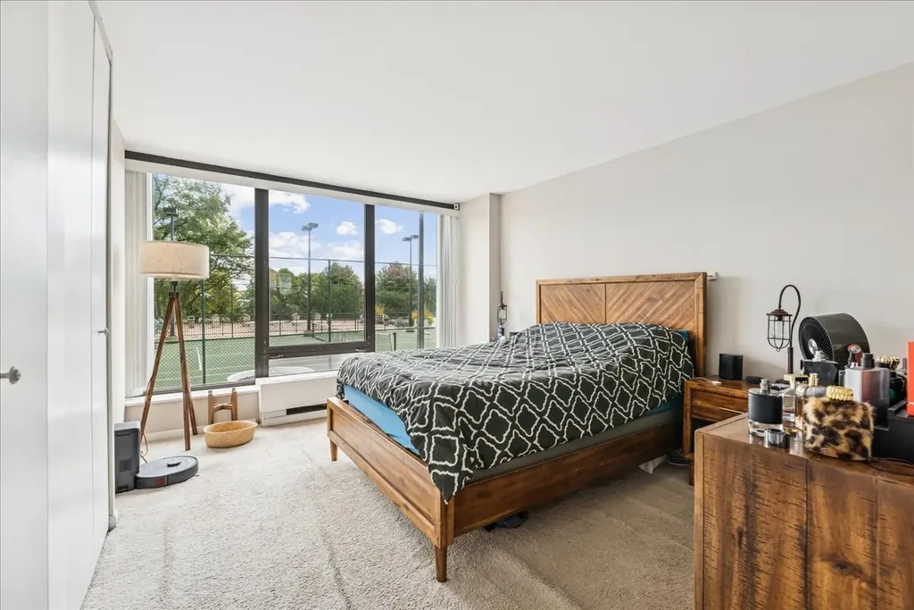 5445 North Sheridan Road Chicago IL 60640