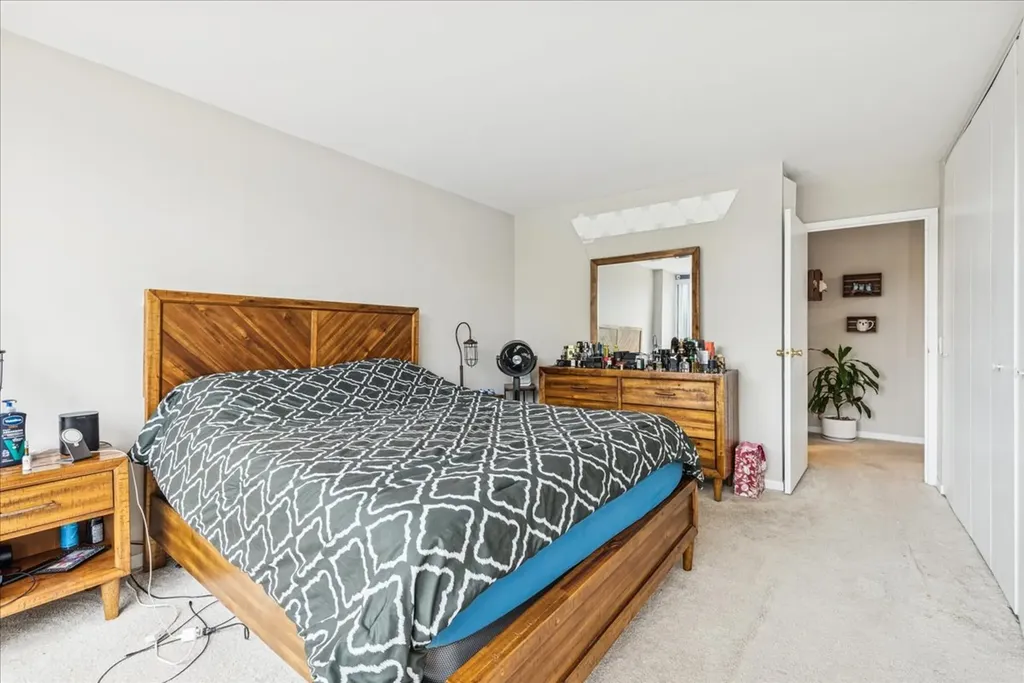 5445 North Sheridan Road Chicago IL 60640