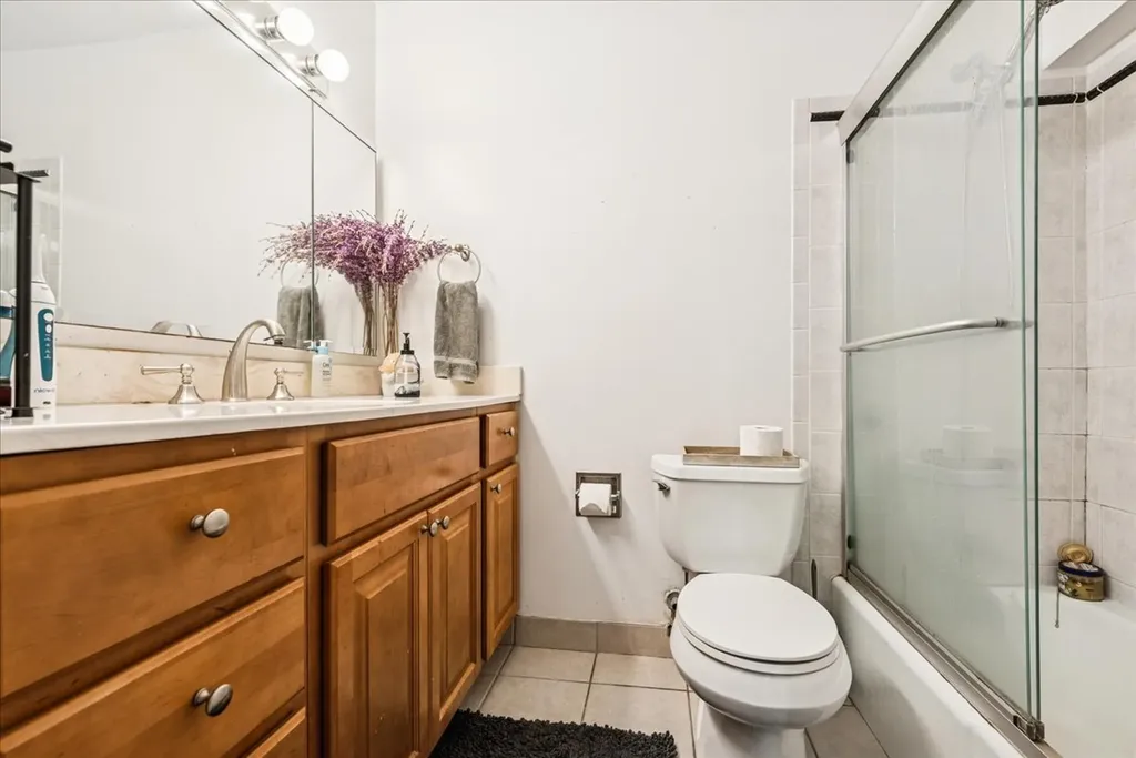 5445 North Sheridan Road Chicago IL 60640