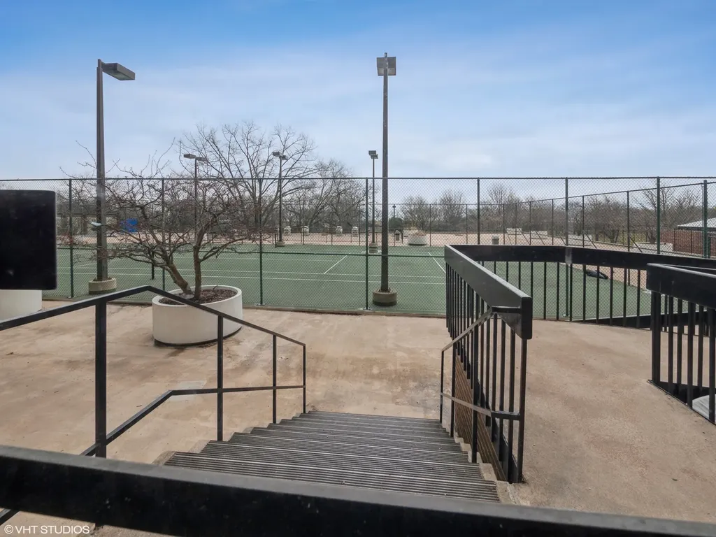 5445 North Sheridan Road Chicago IL 60640