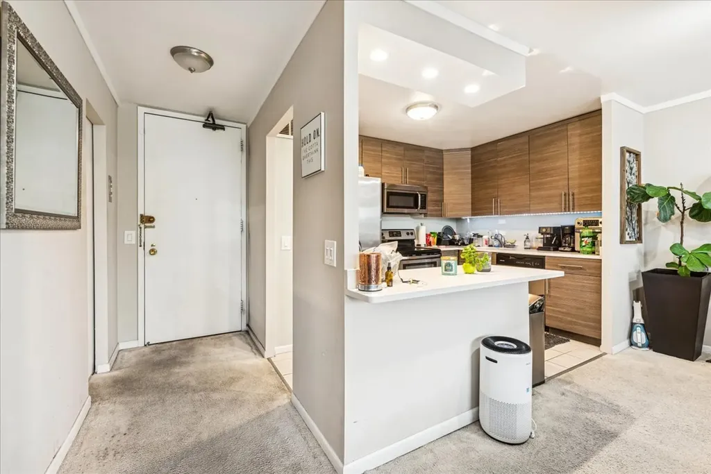 5445 North Sheridan Road Chicago IL 60640